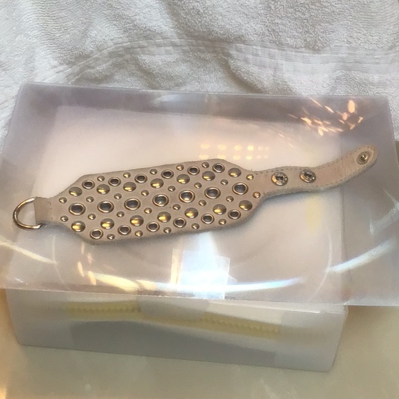 Soft gray sueded feel gray riveted snap cuff bracelet w/silver studs - Picture 4 of 4